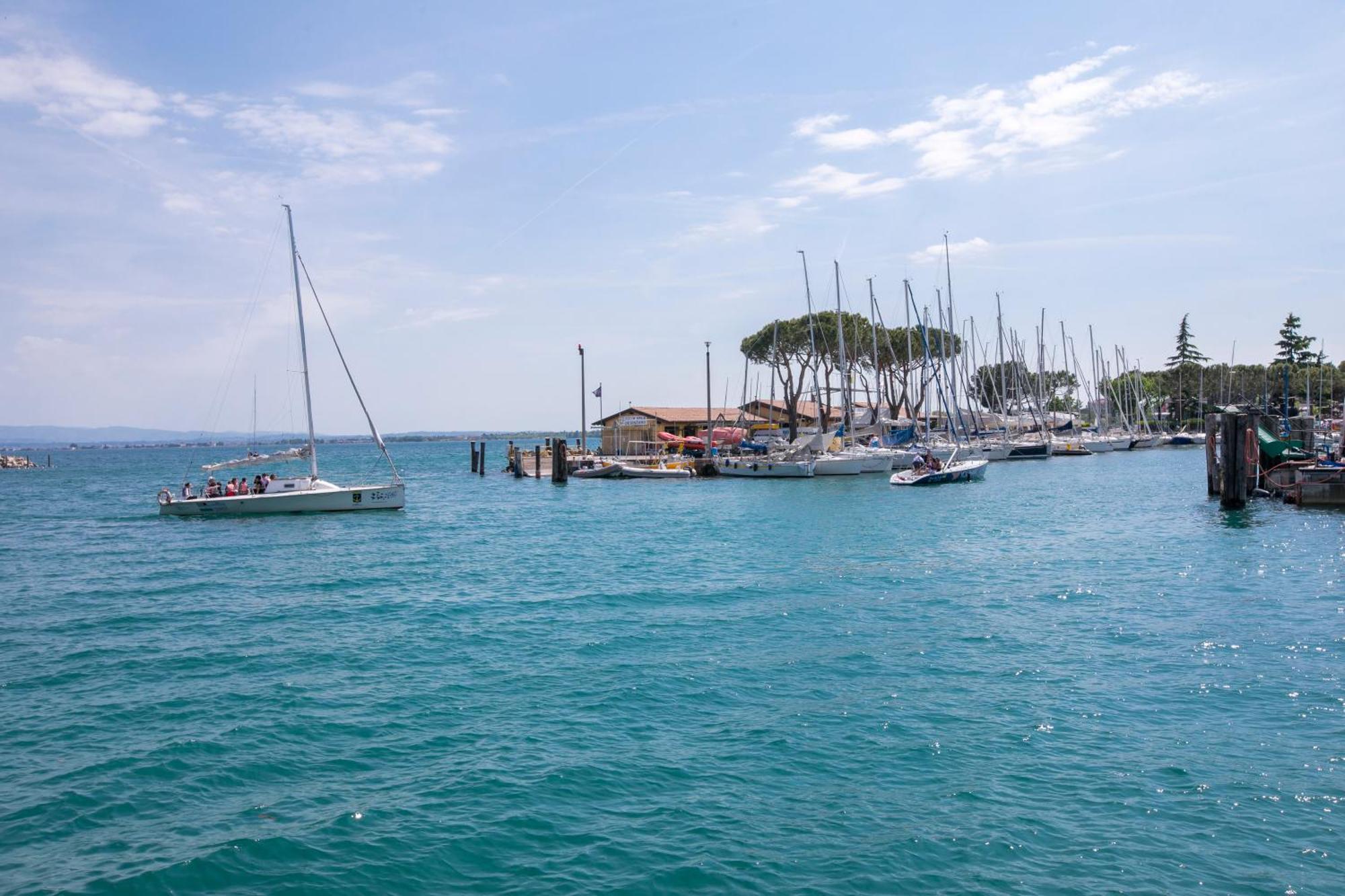 Almavite Wine Resort With Pool Desenzano del Garda Exterior photo