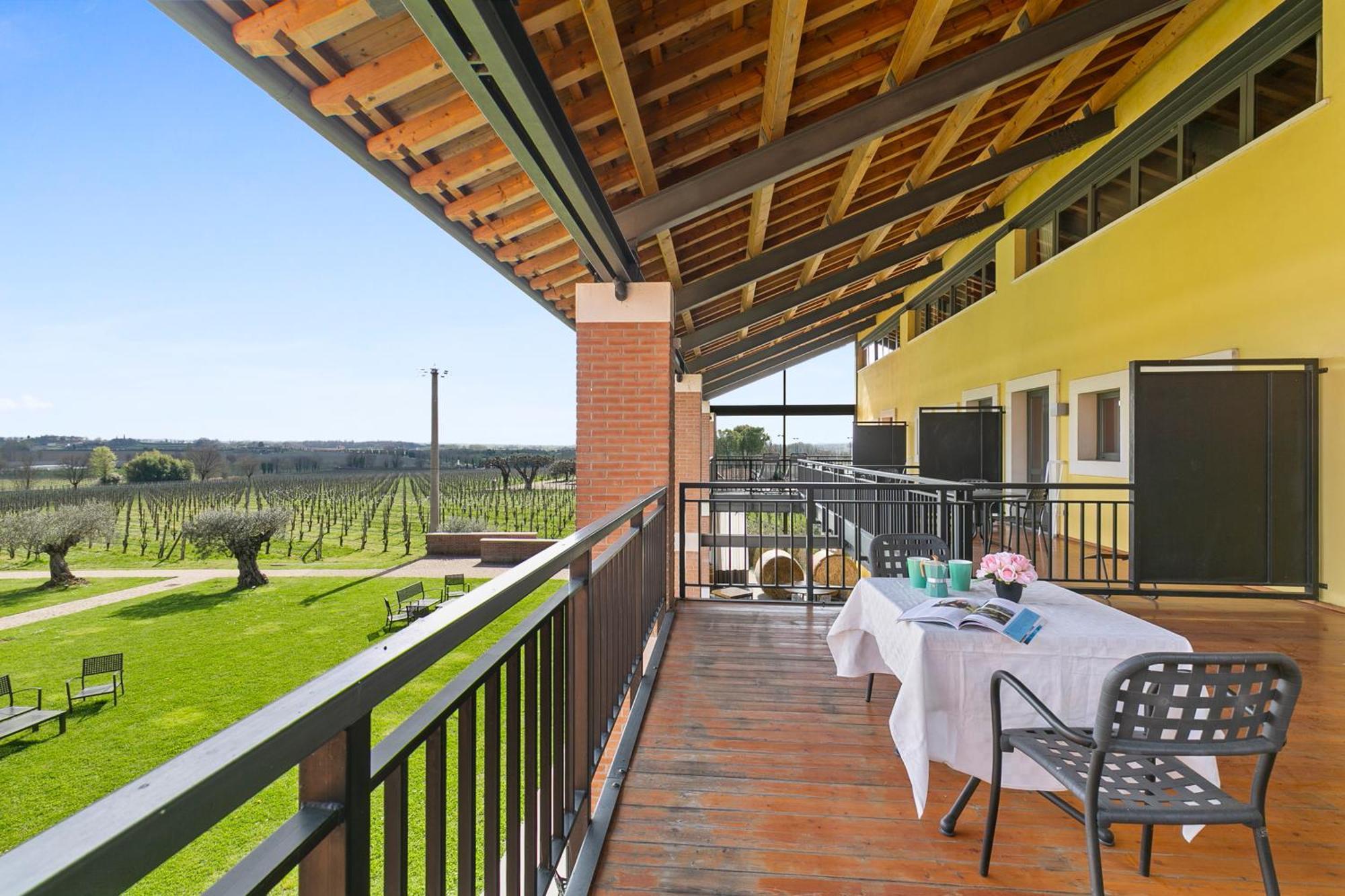 Almavite Wine Resort With Pool Desenzano del Garda Exterior photo
