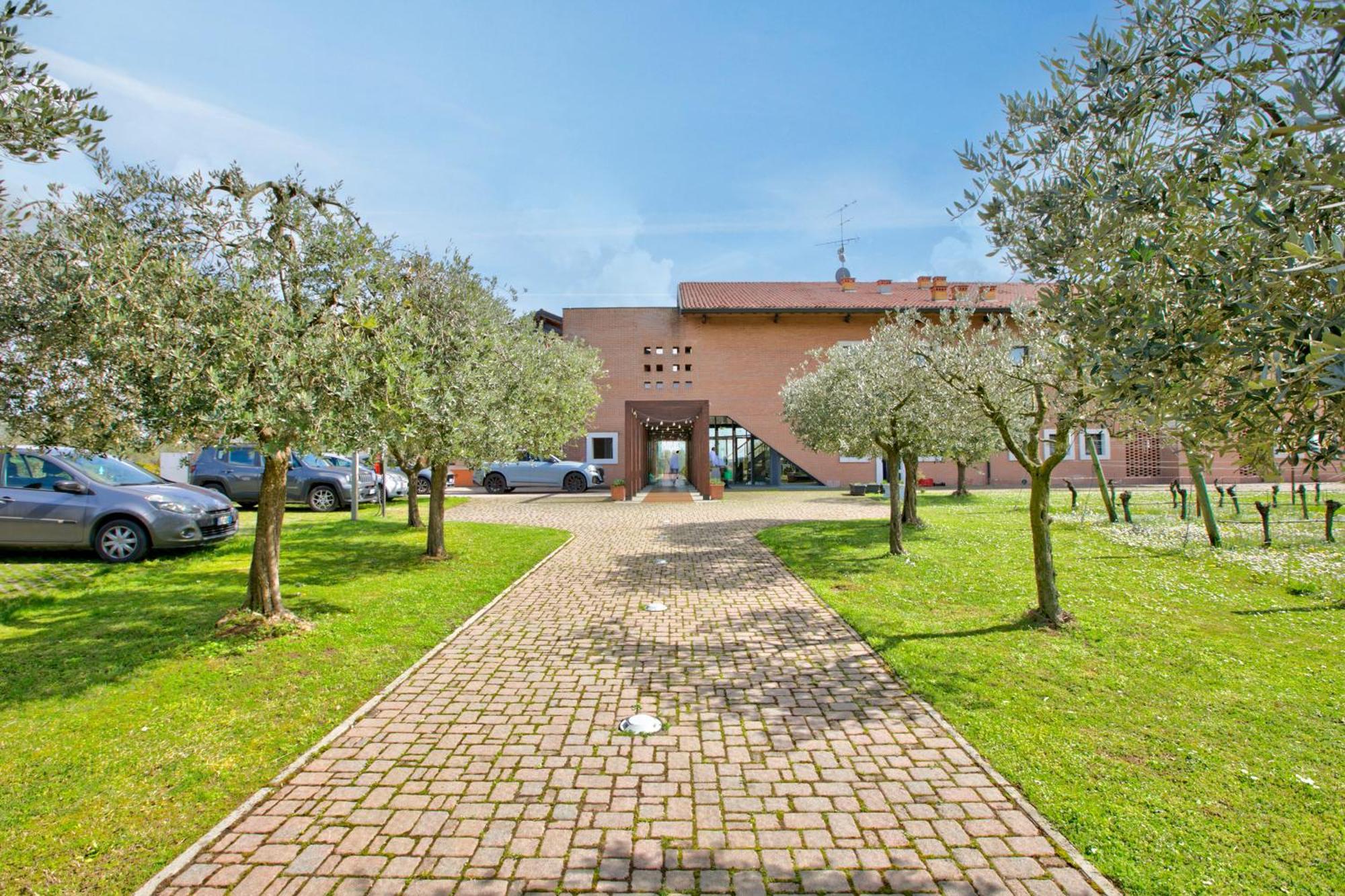 Almavite Wine Resort With Pool Desenzano del Garda Exterior photo